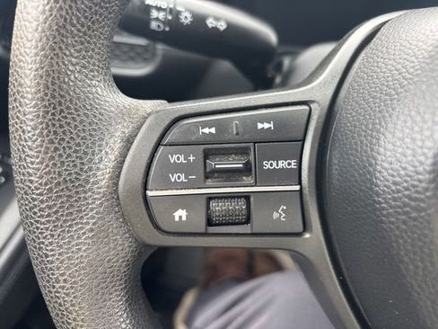 Used 2023 Honda HR-V LX image 12