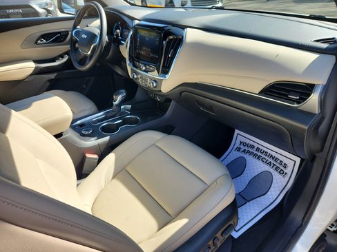 Used 2022 Chevrolet Traverse LT image 42