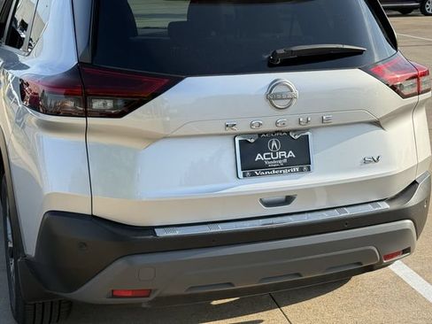 Used 2023 Nissan Rogue SV FWD image 6