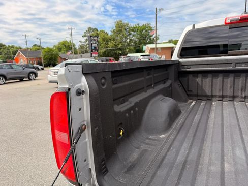 Used 2018 Chevrolet Colorado Z71 AWD/4WD image 14
