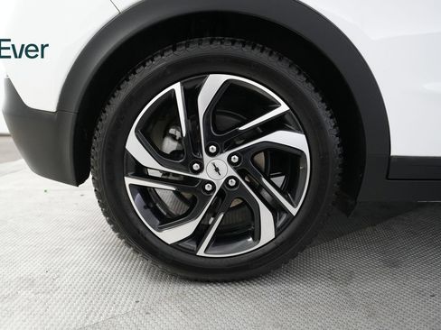 Used 2023 Chevrolet Bolt LT w/ Infotainment Package FWD image 22