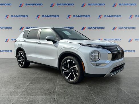 Used 2023 Mitsubishi Outlander SE image 7