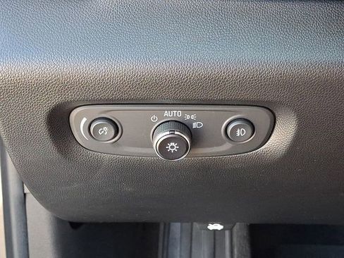 Used 2020 Chevrolet Traverse LT image 25