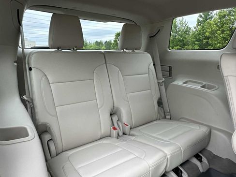 Used 2023 GMC Acadia Denali w/ Denali Ultimate Package AWD/4WD image 30
