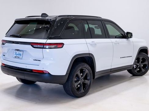 Used 2023 Jeep Grand Cherokee Limited w/ Black Appearance Package image 25