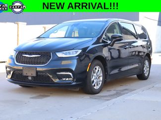 Used 2023 Chrysler Pacifica Touring-L FWD video 1