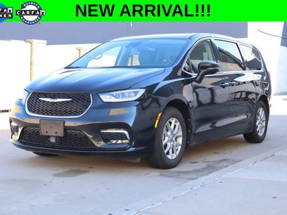Used 2023 Chrysler Pacifica Touring-L