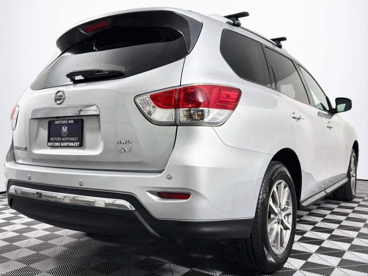 Used 2013 Nissan Pathfinder SV AWD/4WD image 23