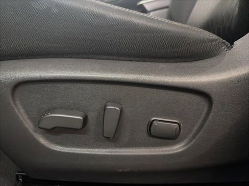 Used 2018 Nissan Rogue SV image 29