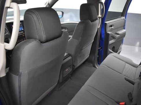 Used 2024 Nissan Frontier SV image 14