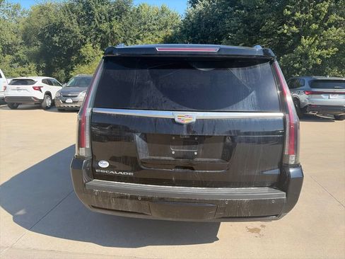 Used 2017 Cadillac Escalade ESV Platinum AWD/4WD image 8