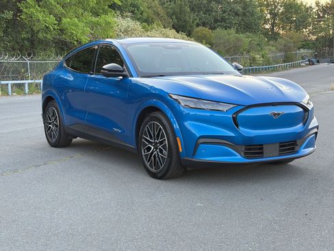 Used 2025 Ford Mustang Mach-E Premium RWD image 7