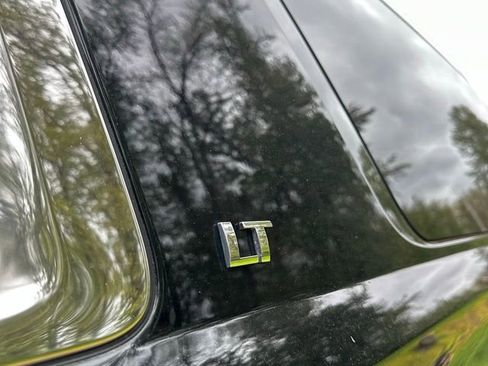 Used 2019 Chevrolet Suburban LT image 20