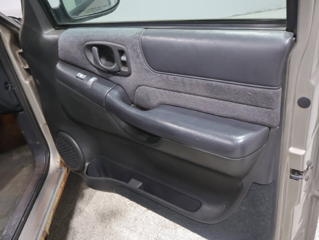 Used 1998 Chevrolet Blazer LS w/ Preferred Equipment Group RWD image 25