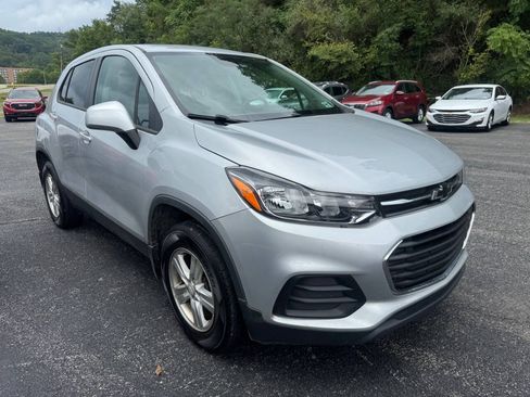 Used 2019 Chevrolet Trax LS w/ Tint and Cruise Package AWD/4WD image 3