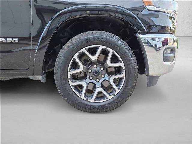 Used 2025 RAM 1500 Laramie AWD/4WD image 24