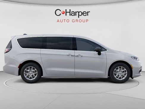 New 2026 Chrysler Pacifica Select FWD image 21