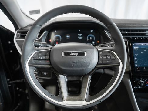 Certified 2023 Jeep Grand Cherokee Limited AWD/4WD image 31