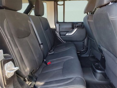 Used 2016 Jeep Wrangler Unlimited Sahara image 28