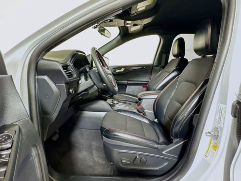 Used 2025 Ford Escape ST-Line FWD image 18