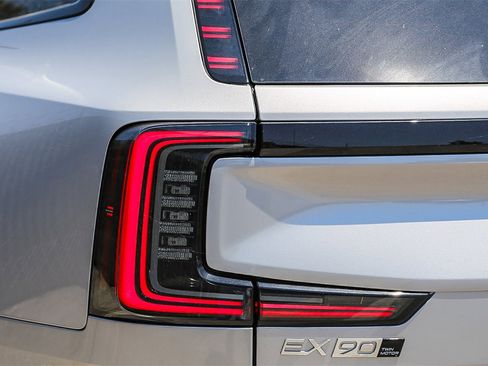 New 2025 Volvo EX90 Ultra image 9