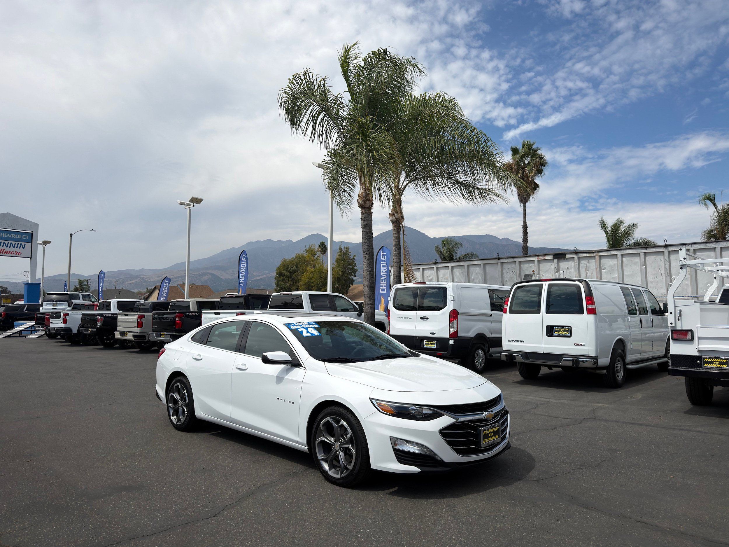 Used 2024 Chevrolet Malibu LT FWD image 2