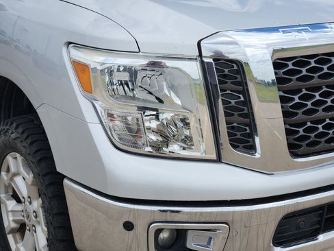 Used 2017 Nissan Titan SV AWD/4WD image 10