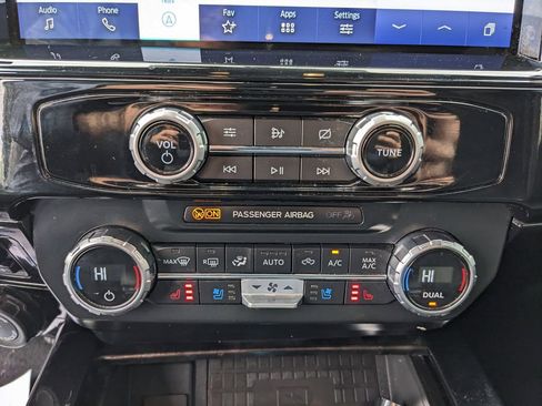 Used 2022 Ford F250 Lariat w/ Lariat Ultimate Package AWD/4WD image 27