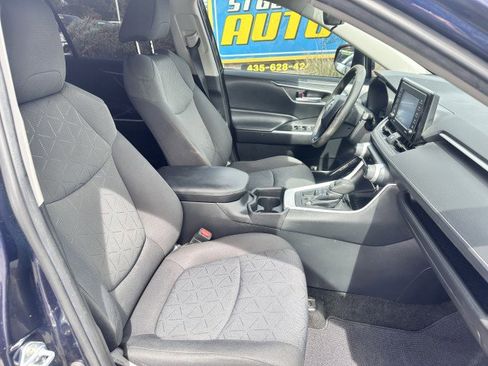 Used 2021 Toyota RAV4 XLE AWD/4WD image 18