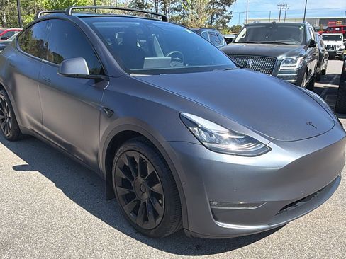 Used 2022 Tesla Model Y Long Range image 5