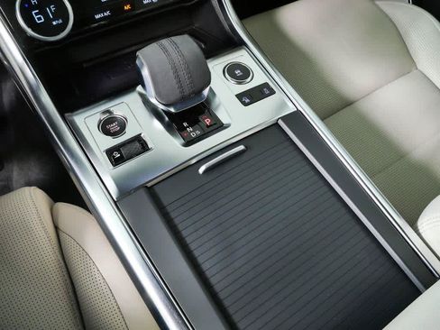 Used 2022 Jaguar XF R-Dynamic SE AWD/4WD image 19