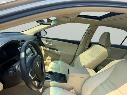 Used 2015 Toyota Camry XLE w/ Moonroof Package FWD image 12