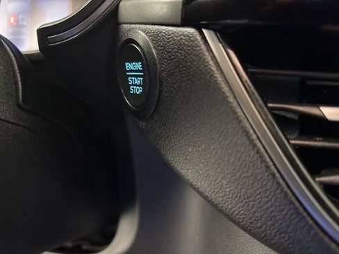Used 2025 Ford Escape Active AWD/4WD image 31