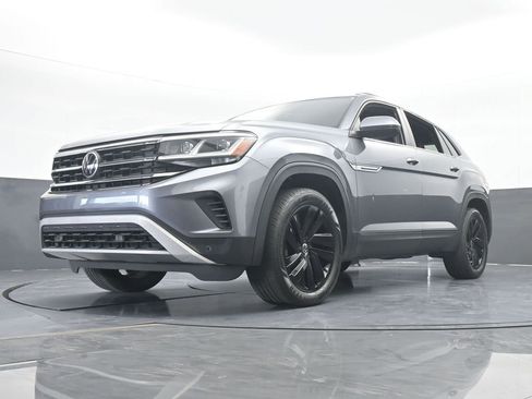 Used 2022 Volkswagen Atlas Cross Sport SE w/ Black Wheel Package image 58