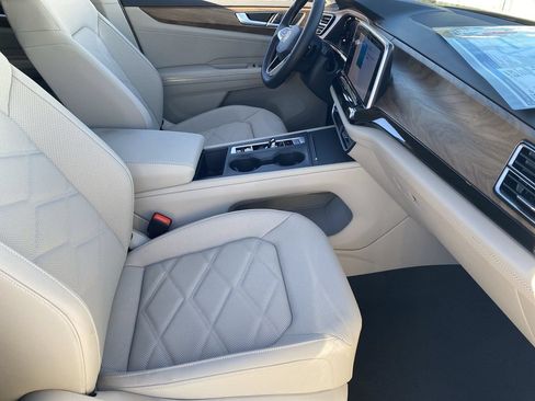 New 2026 Volkswagen Atlas SE FWD image 8