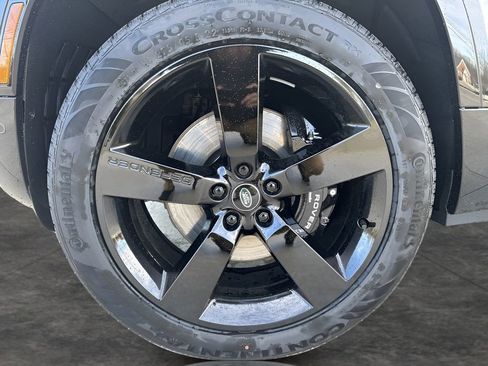 New 2024 Land Rover Defender 90 V8 image 15