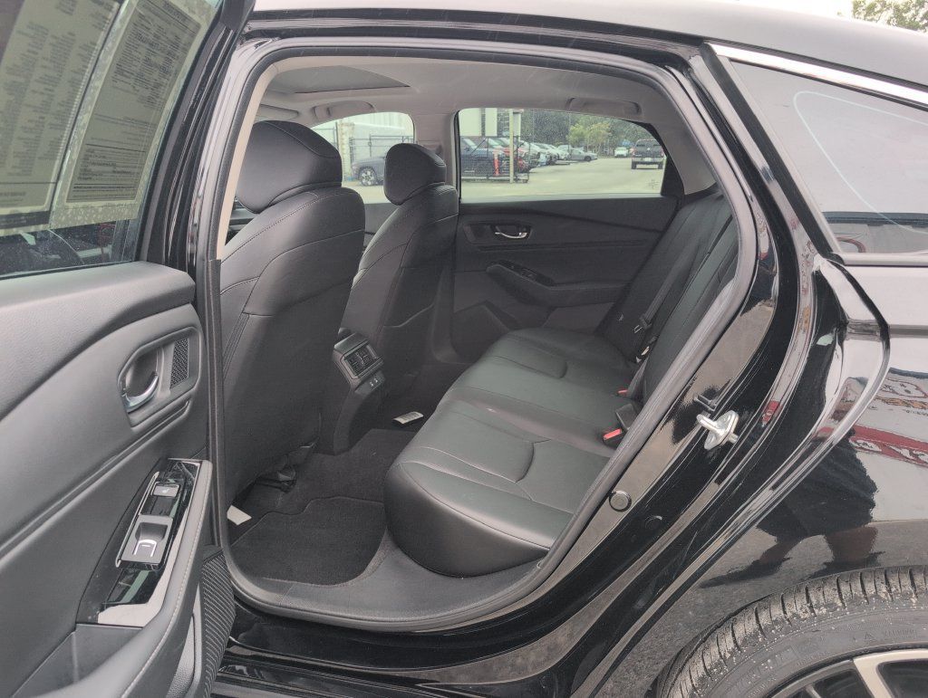 Used 2023 Honda Accord Touring image 11