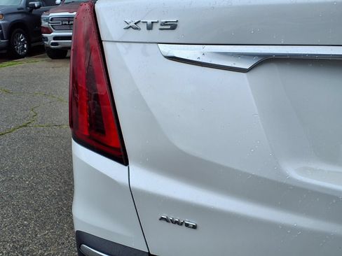 Certified 2024 Cadillac XT5 Premium Luxury w/ LPO, Floor Liner Package AWD/4WD image 10