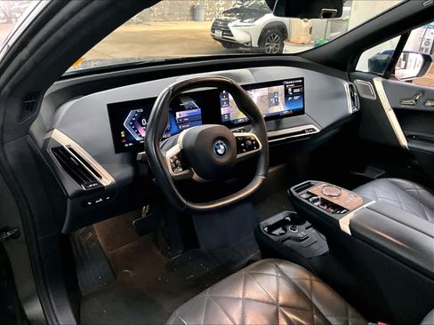 Used 2022 BMW iX xDrive50 w/ Premium Package AWD/4WD image 16