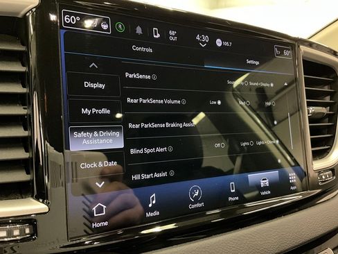 Used 2024 Chrysler Pacifica Touring-L FWD image 39