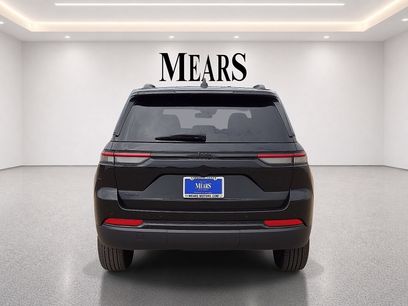 Used 2025 Jeep Grand Cherokee Altitude