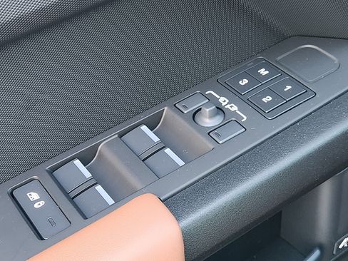 New 2026 Land Rover Defender 110 OCTA image 22