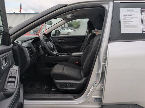 Used 2024 Nissan Rogue SV AWD/4WD image 10