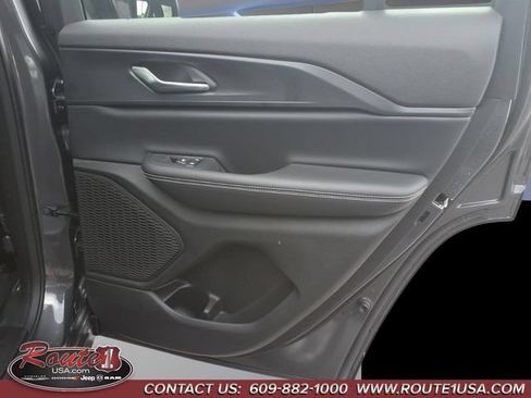 Used 2024 Jeep Grand Cherokee Laredo X AWD/4WD image 17
