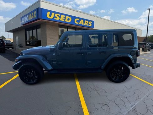 Used 2024 Jeep Wrangler Unlimited Sahara w/ Technology Group image 8