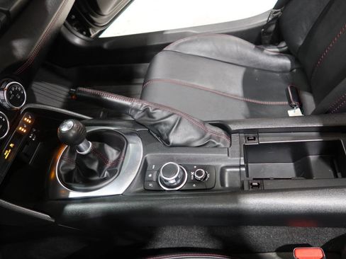 Used 2019 MAZDA MX-5 Miata Grand Touring w/ GT-S Package RWD image 25