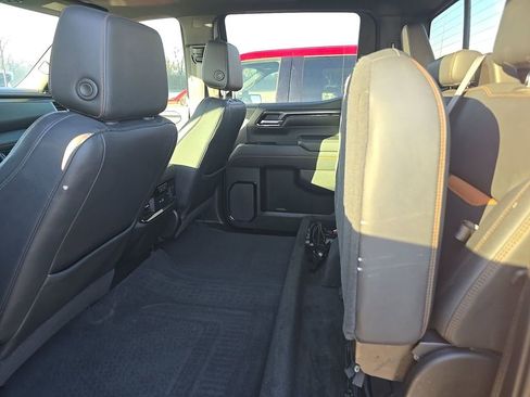 Used 2022 GMC Sierra 1500 AT4 w/ Technology Package image 2