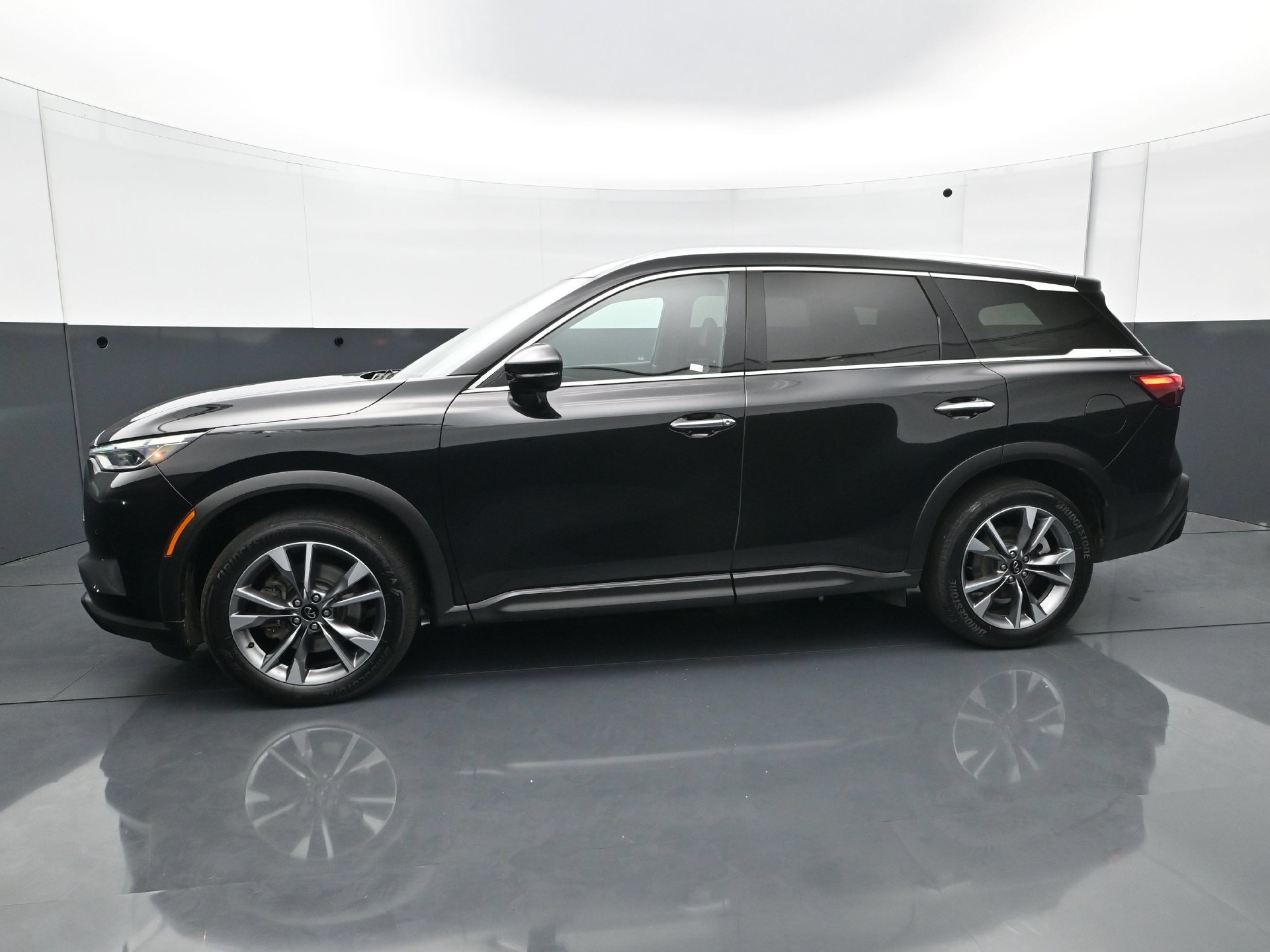 Used 2024 INFINITI QX60 Luxe AWD/4WD image 2
