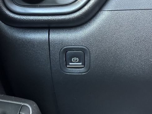 Used 2022 Chevrolet Silverado 1500 Custom Trail Boss w/ LPO, Dark Essentials Package image 32