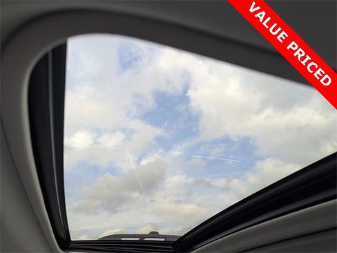 Used 2018 Toyota Camry SE image 12